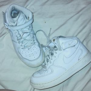 Boy's White Nike High Top sneakers size 13